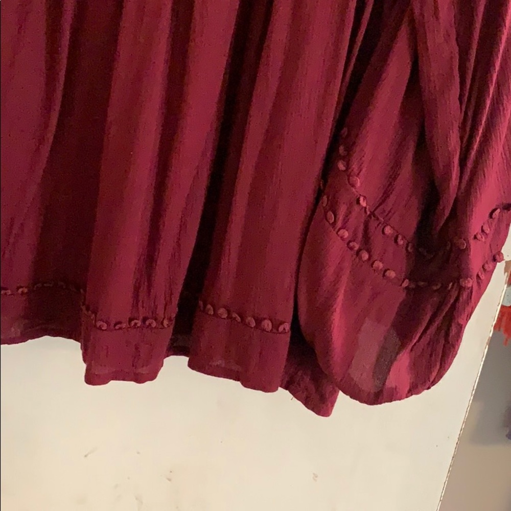 Woman's blouse - Picture 2 of 4